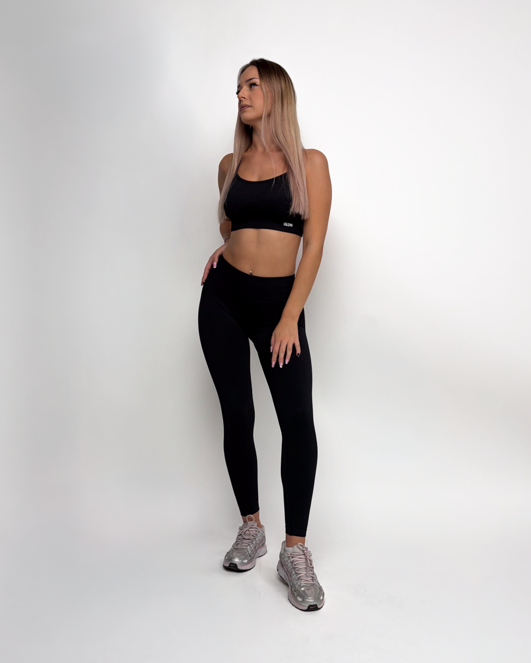 BIUSTONOSZ SPORTOWY SHAPE BLACK